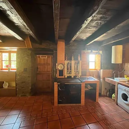 Holiday home Medulillas 1 Casa A 2000 M De Medulas Yeres